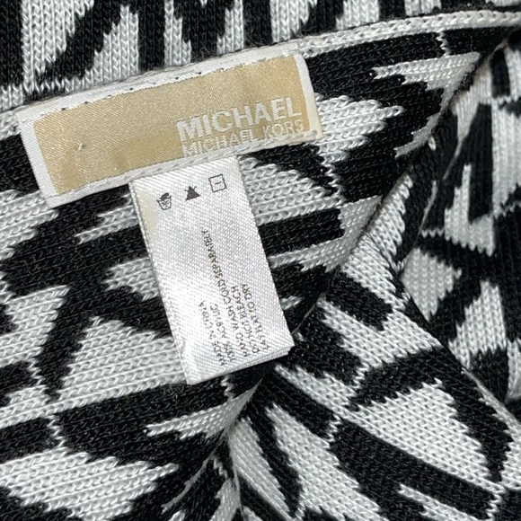 Authentic Michael Kors black/white scarf - Picture 3 of 4